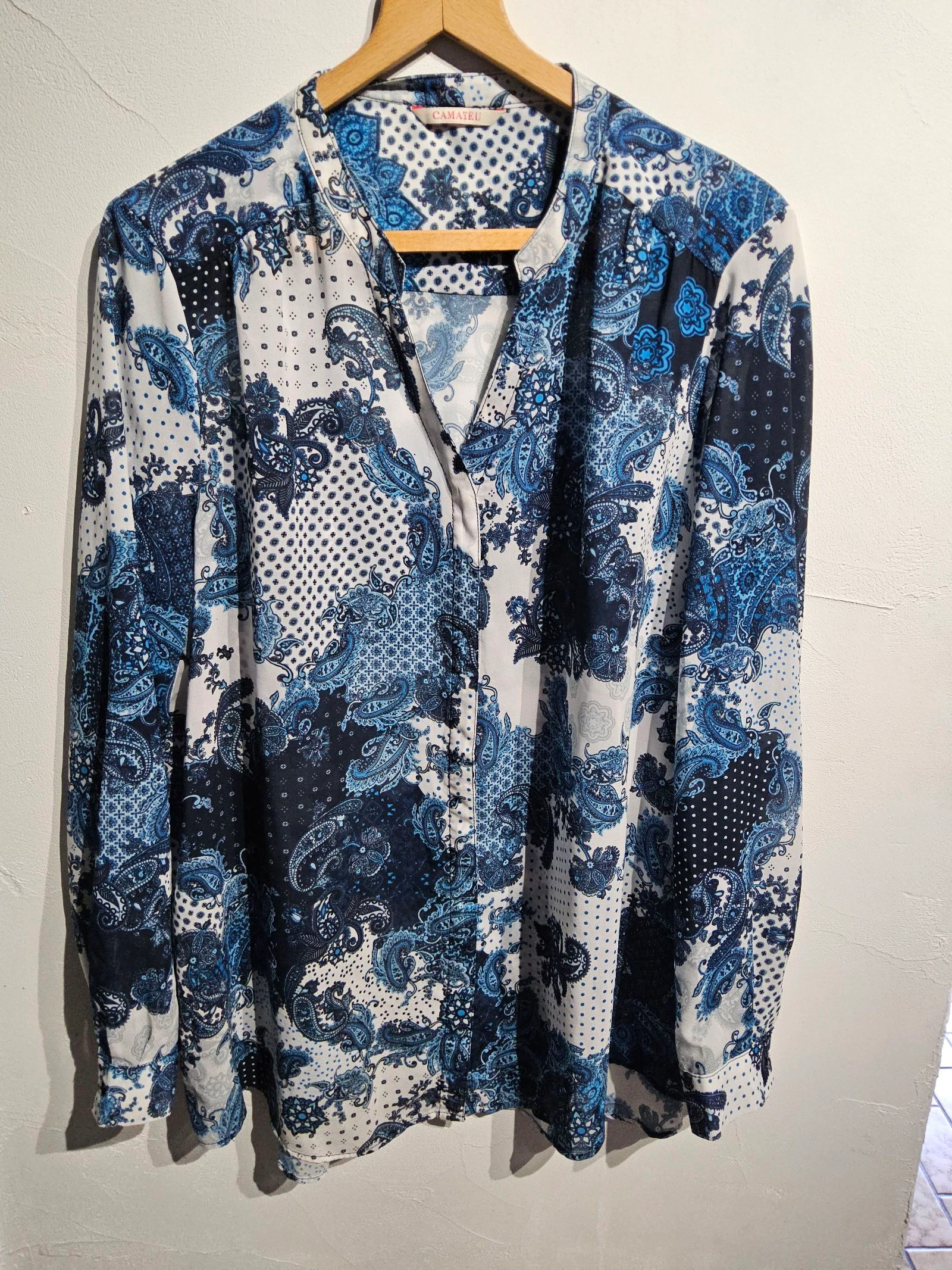 Blouse Camaïeu imprimé cachemire bleu et blanc